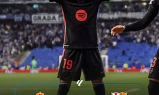 九游APP:国内三冠王！巴萨2-0击败西班牙人，提前两轮捧起西甲联赛冠军